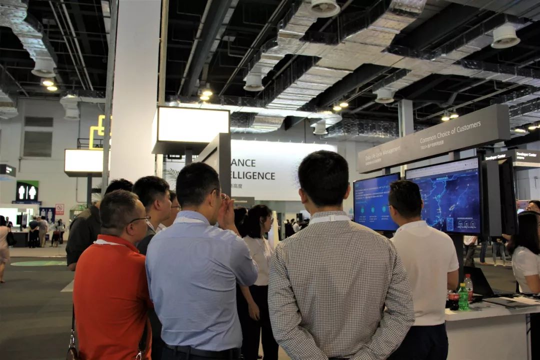 億信華辰展臺人氣火爆 億信華辰展臺人氣火爆